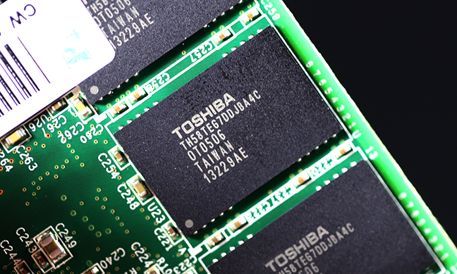 OCZ-Vector-150-SSD-Toshiba-Memory-2