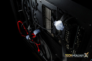 Thermaltake Core V51 cable management 2