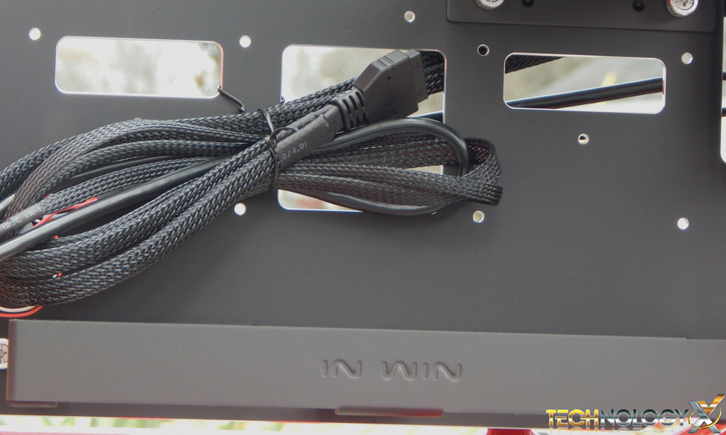 In-Win-D-Frame-Mini-IO-cables