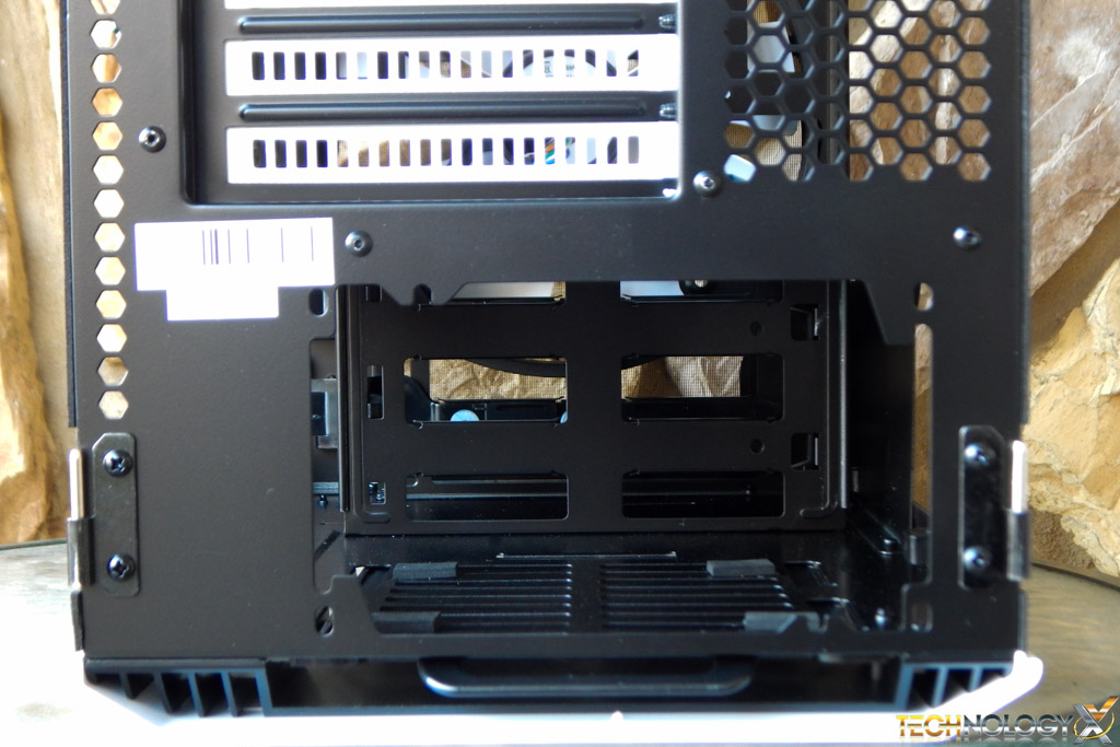 Phanteks Enthoo Evolv PC Chassis Review - Top of the Line Build Quality ...