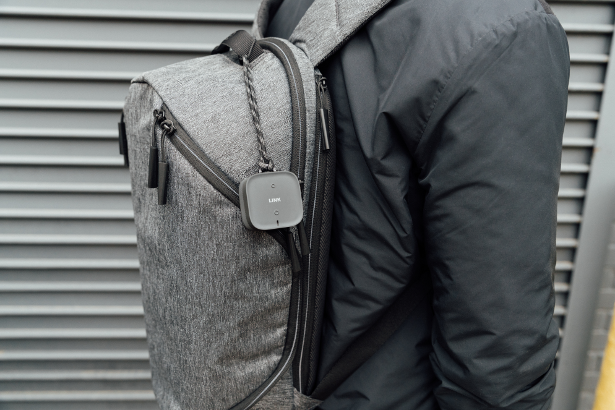 likn-by-fasetto-with-backpack
